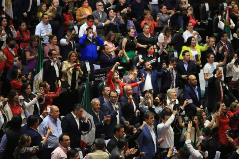 Se confrontan Morenistas y Priistas por Reforma Eléctrica