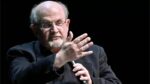 Salman Rushdie: qué se sabe del hombre que atacó al escritor británico en Nueva York