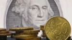 El euro en su nivel más bajo desde 2002 frente al dólar