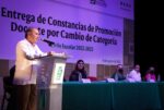 Entregan a docentes de COBAES 517 constancias de cambio de categoría