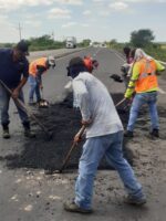 Se refuerzan trabajos de reparación de baches en “ La Costera “ Benito Juárez