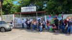 Padres de familia toman escuela para protestar por mala condición del plantel en inicio de ciclo escolar