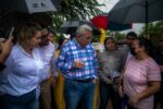 Gobernador Rocha entrega apoyos a damnificados en Los Mezcales