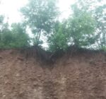 Cerro en Culiacán se desgaja y pone en riesgo a tres familias de la Loma de Rodriguera