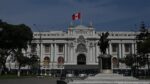 Perú: eligen a exjefe militar opositor al frente del Congreso