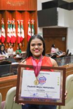 Pauleth Mejía recibe el Premio al Mérito Juvenil 2022