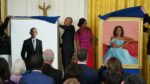 Con humor y seriedad, los Obama develan sus retratos en la Casa Blanca