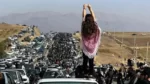 Las impactantes imágenes que muestran la escalada de furia y protestas en Irán a 40 días de la muerte de Mahsa Amini