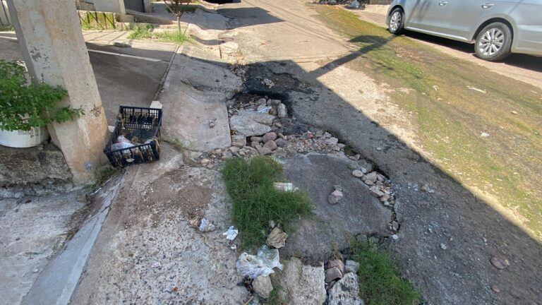 Calle Sócrates en mal estado