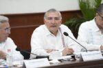 “Dicen que santo que no es visto, no es adorado”, responde Adán Augusto López al llegar a Sinaloa