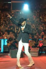 “Por amor”, corearon con su ídolo Pancho Barraza