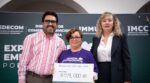 Juan de Dios Gámez entrega cheques de apoyo a mujeres inaugura la Expo Mujeres Emprendedores por el Bienestar