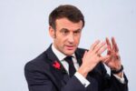 Emmanuel Macron defiende su reforma de pensiones en Francia