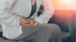 Qué es la colitis microscópica, la enfermedad intestinal difícil de detectar que afecta con más frecuencia a las mujeres