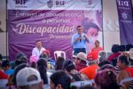 Entregan Sistema DIF Mazatlán y Gobierno Municipal apoyos económicos a personas con discapacidad.