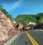 Ya está libre el tramo afectado por deslave de la México 24: Alcalde de Badiraguato