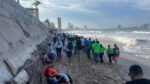300 voluntarios se unen para limpiar la playa