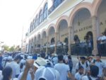 Estudiantes y trabajadores de la Universidad Autónoma de Sinaloa toman calles del centro de Culiacán