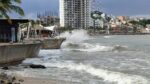 Prevalece restricción en el área de playas en Mazatlán