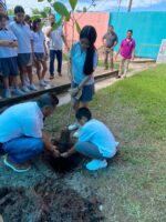 Funcionarios continúan impartiendo conferencias educativas en escuelas sobre reciclaje y reforestación
