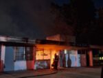 Se incendia escuela de Aguaruto y muere un hombre en el siniestro