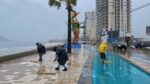 Realizan lavado profundo del malecón para eliminar manchas y olores después del Carnaval