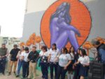 Presentan alumnos de preparatoria mural en manifestación a la violencia contra la mujer