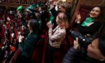 Francia, primer país en blindar el derecho al aborto en su Constitución