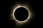 ¡Es hoy, es hoy! ¿Qué daños puede causar ver un eclipse directamente sin protección?