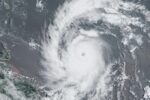 Huracán Beryl se intensifica a categoría 4