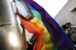 Destruir símbolos implica desconocer la lucha histórica LGBTIQ+: expertos