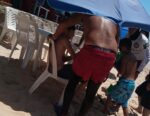Turista de Chihuahua es puesto a salvo del oleaje en Playas de Mazatlán