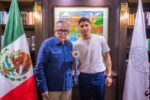 Tanto el pugilista olímpico como su preparador recibieron apoyos económicos como reconocimiento
