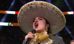 Camila Fernández se equivoca al cantar el himno nacional en la pelea del Canelo Álvarez