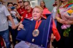Con una lluvia de aplausos reciben a la medallista paratleta, Rosa María Guerrero