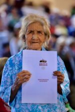 Rocha entrega 2 mil 864 títulos de propiedad en los municipios de Choix y El Fuerte