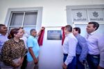 Alcalde de Mazatlán devela placa de la sala de prensa “Javier A. Valdez Cárdenas”
