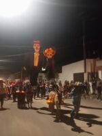 Realizan con éxito la primera Callejoneada por Día de Muertos en La Reforma, Angostura