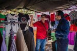 Juan de Dios Gámez recorre tianguis de la Terrones y entrega apoyos económicos a tianguistas
