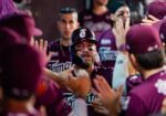 ¡Explosión de poder guinda! Tomateros aplasta a venados y toma ventaja 2-0 en la serie