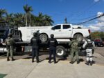 Grupo interinstitucional asegura camioneta con reporte de robo y presunta mariguana en Badiraguato