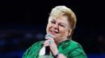 Miles de fanáticos dan el último adiós a Paquita la del Barrio
