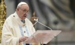 Papa Francisco permanece estable, informa el Vaticano