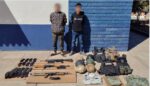 Grupo Interinstitucional libera en Villa Juárez a dos personas privadas de la libertad y detiene a dos presuntos responsables; se aseguran un vehículo, armamento y equipo táctico