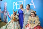 Estrella Palacios y Eneyda Rocha coronan a Ángela I, Reina Infantil del Carnaval, y a Ximena II, Reina Infantil de la Poesía