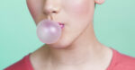 Los chicles liberan microplásticos en la saliva y al medio ambiente