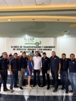 Continúa apoyo a permisionarios del transporte urbano: ahora entregan créditos en Mazatlán