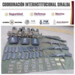 Grupo Interinstitucional asegura a 4 civiles, armas, cargadores, cartuchos y equipo táctico en Escuinapa; además, destruye 16 artefactos explosivos en San Ignacio