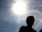 Llegó mayo y con el un aumento en la radiación solar; hay que cuidarse de los rayos UV y tomar las precauciones necesarias, señala especialista
