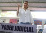 Emite Estrella Palacios su voto para elección de jueces y magistrados Emite Estrella Palacios su voto para elección de jueces y magistrados